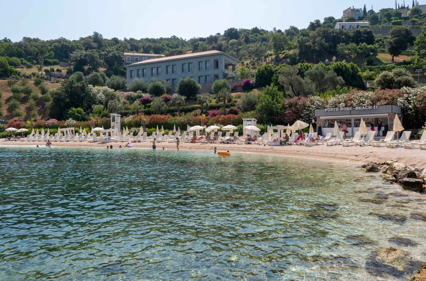 150m Sandy Beach at Forte Rose — Adriatic shoreline